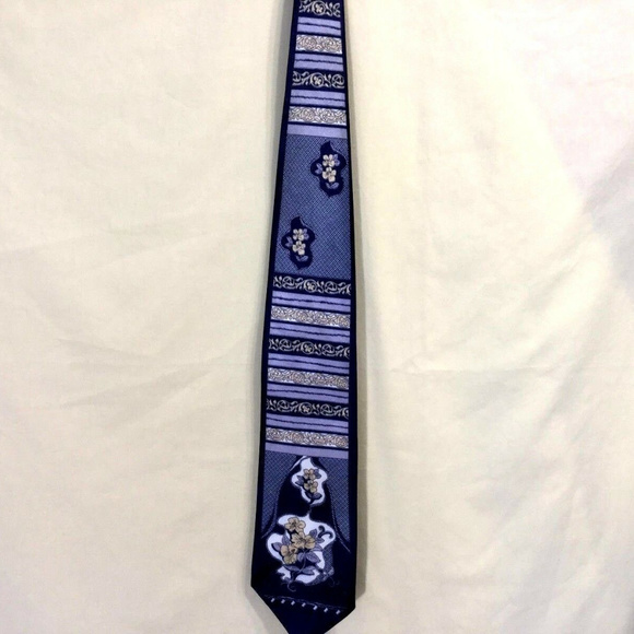 Men's Claudio Nucci Necktie - Floral Purple - Picture 6 of 8